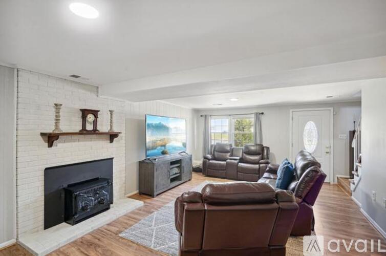 13908 Mattapony Dr 4 Beds Single Family Home for Rent - Photo gallery 3