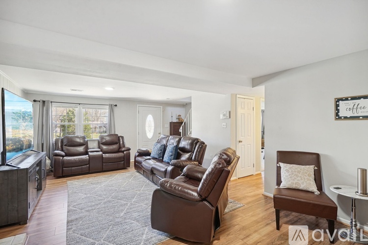 13908 Mattapony Dr 4 Beds Single Family Home for Rent - Photo gallery 4