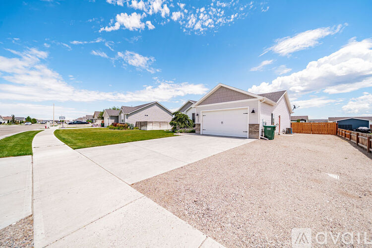 3688 N Rain Tree St 5 Beds Single Family Home for Rent - Photo gallery 3
