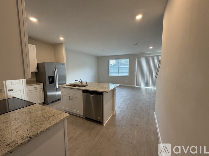 478 Salisbury Circle 3 Beds Single Family Home for Rent - Photo gallery 5