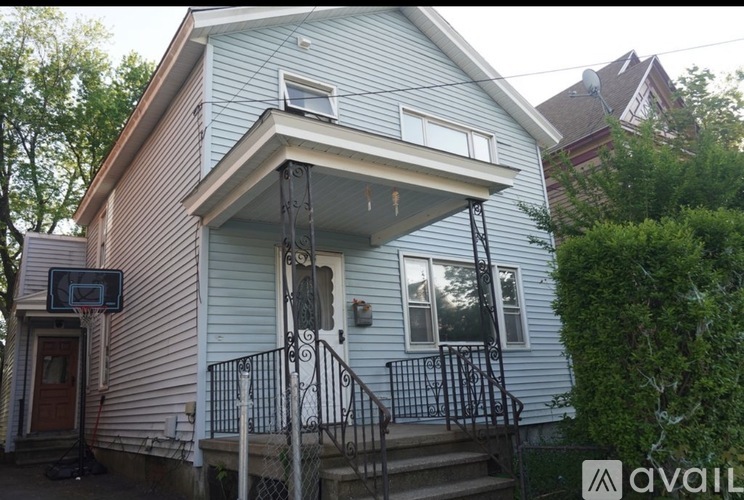 715 Tracy St 4 Beds Single Family Home for Rent - Photo gallery 1