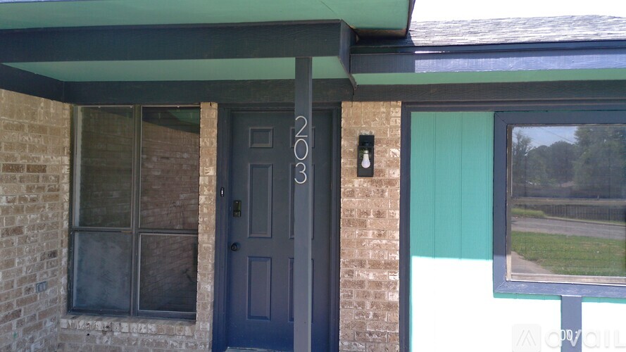 203 Idylwood Drive 3 Beds Single Family Home for Rent - Photo gallery 4