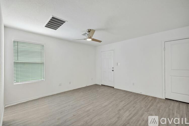 12923 Blue Hole 3 Beds Single Family Home for Rent - Photo gallery 3