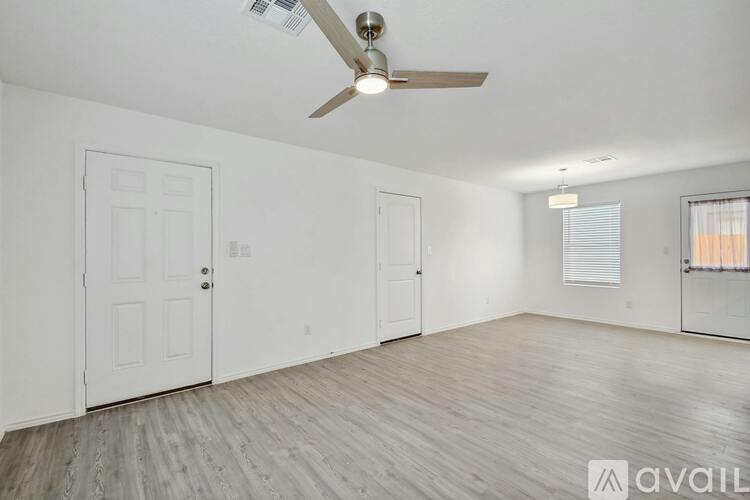 12923 Blue Hole 3 Beds Single Family Home for Rent - Photo gallery 4