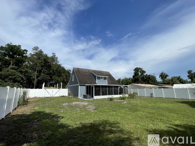 911 North Burton Street 3 Beds Single Family Home for Rent - Photo gallery 3