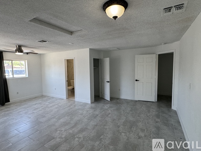 4553 North 82nd Lane 4 Beds Single Family Home for Rent - Photo gallery 2