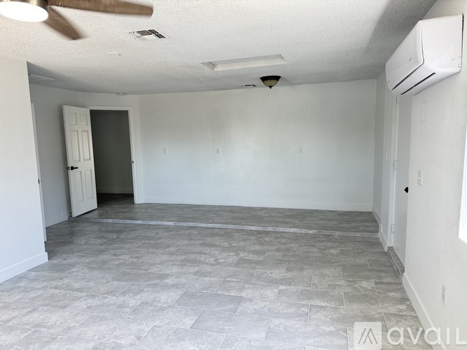 4553 North 82nd Lane 4 Beds Single Family Home for Rent - Photo gallery 3