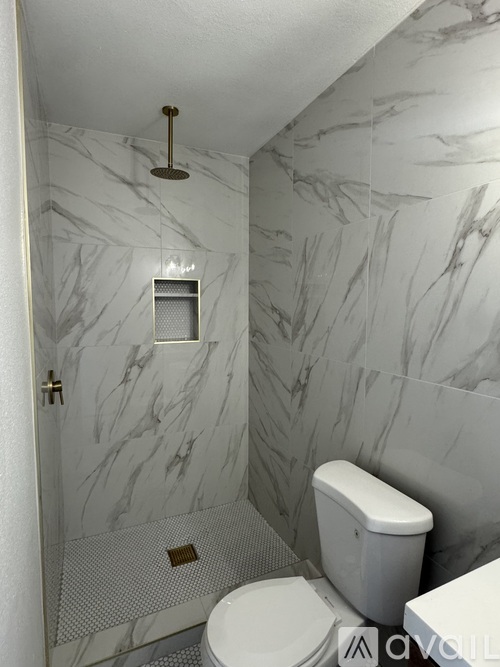 4553 North 82nd Lane 4 Beds Single Family Home for Rent - Photo gallery 4