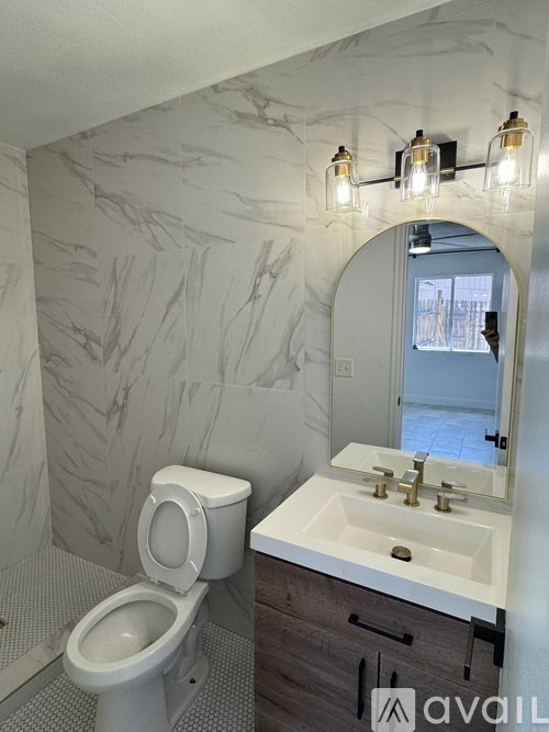 4553 North 82nd Lane 4 Beds Single Family Home for Rent - Photo gallery 5