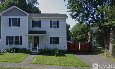 Near North St. 3 Beds Apartment for Rent
