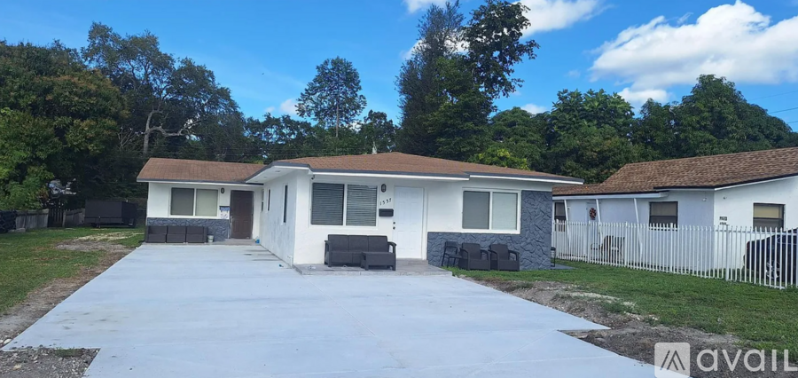1555 Northeast 148th Street 3 Beds Apartment for Rent - Photo gallery 1