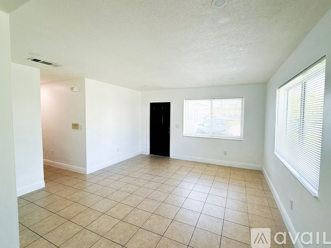 1555 Northeast 148th Street 3 Beds Apartment for Rent - Photo gallery 3
