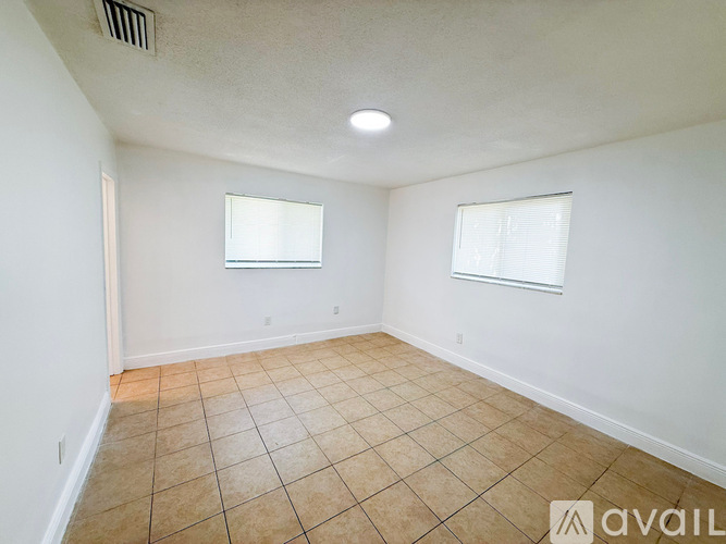 1555 Northeast 148th Street 3 Beds Apartment for Rent - Photo gallery 5