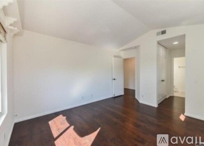 309 Stanford 3 Beds Apartment for Rent - Photo gallery 1