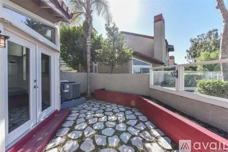 309 Stanford 3 Beds Apartment for Rent - Photo gallery 2