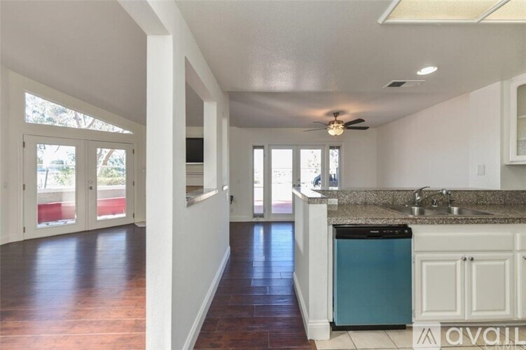 309 Stanford 3 Beds Apartment for Rent - Photo gallery 3