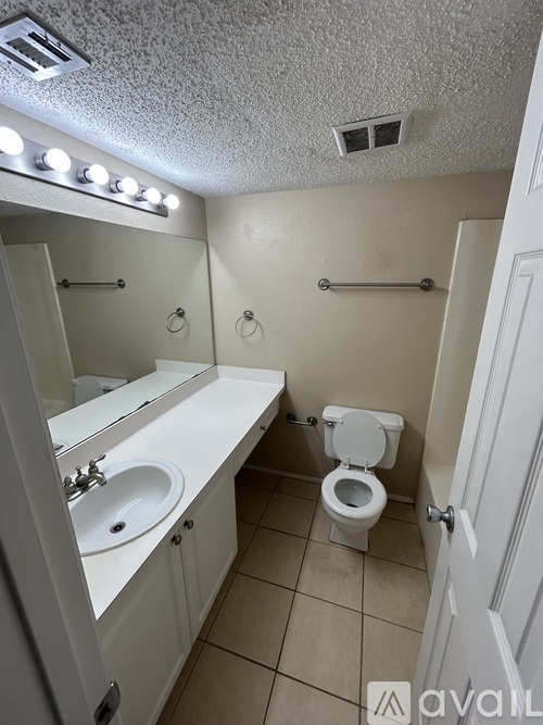 109 Oyster Bay Cir 2 Beds Condo for Rent - Photo gallery 4