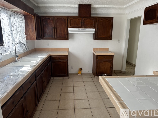 1307 West 56th Street 2 Beds Single Family Home for Rent - Photo gallery 3
