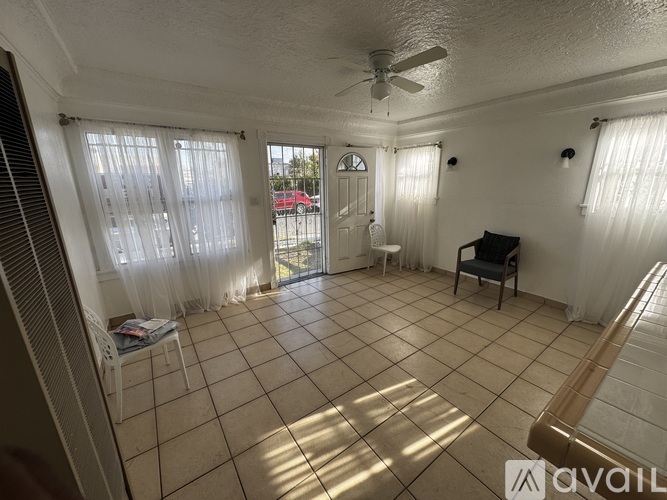 1307 West 56th Street 2 Beds Single Family Home for Rent - Photo gallery 4