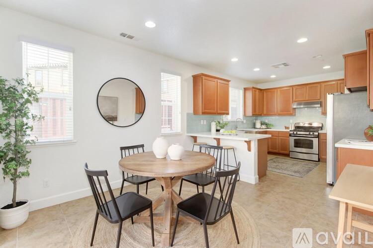 906 Blossom Rock Ln 3 Beds Single Family Home for Rent - Photo gallery 5