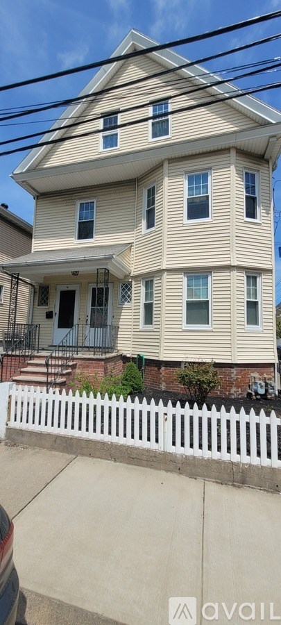 1 A Eliot Street 3 Beds Apartment for Rent