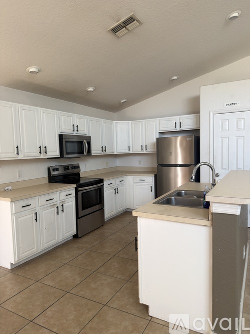 2809 Shumard Street 4 Beds Single Family Home for Rent - Photo gallery 2