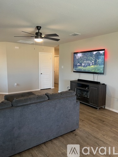 8824 Broad Wing Drive 3 Beds Single Family Home for Rent - Photo gallery 4
