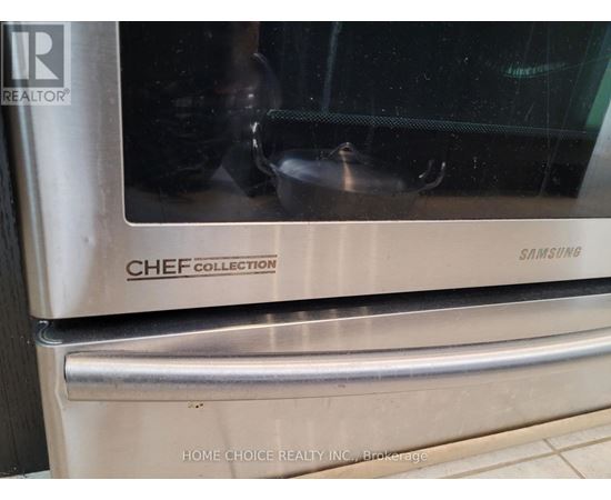 A stainless steel Samsung oven with the words Chef Collection written on it.