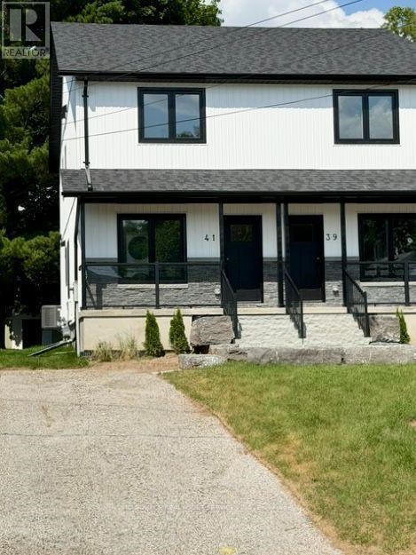 UPPER - 41 VICTORIA STREET 2 Beds Apartment for Rent