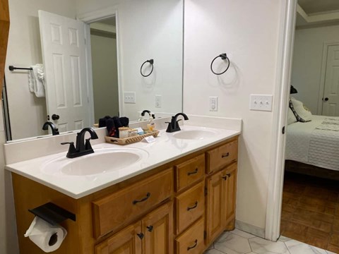 2236 N Indiana Avenue 3 Beds Apartment for Rent