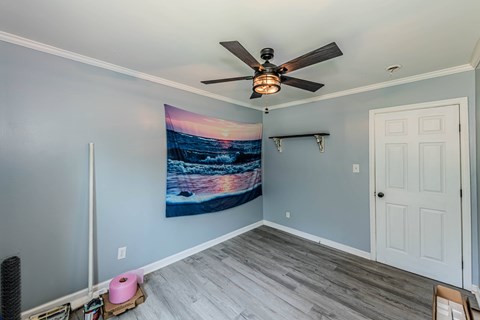 102 Market St 3 Beds Apartment for Rent