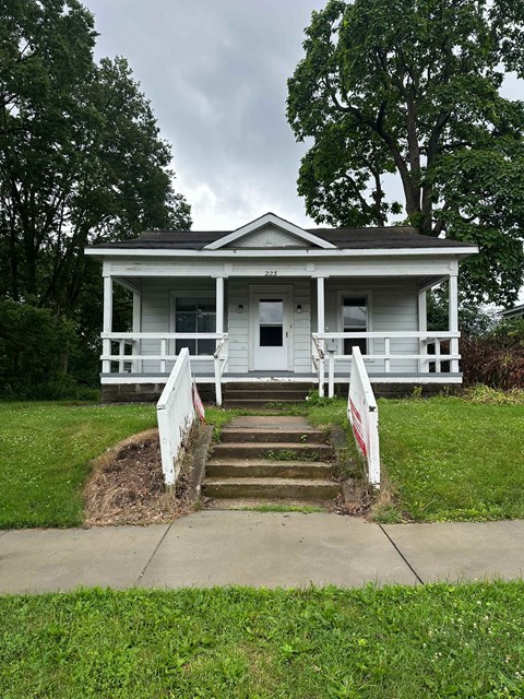 223 Broadway St 5 Beds Apartment for Rent