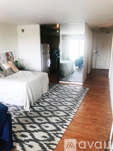 1960 North Lincoln Park West Studio Condo for Rent - Photo gallery 2