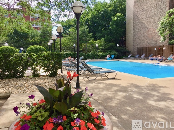 2020 North Lincoln Park West Studio Condo for Rent - Photo gallery 1