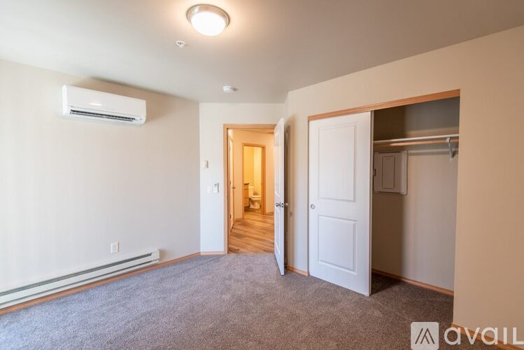 107 Evergreen Drive 2 Beds Apartment for Rent - Photo gallery 3