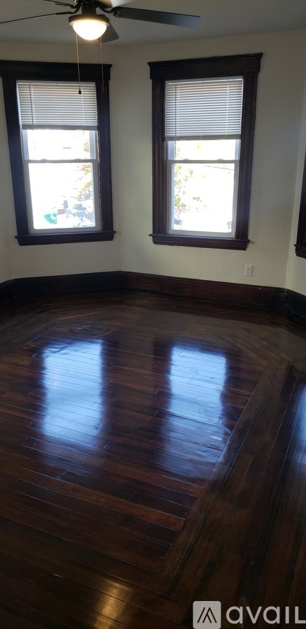 499 Carrington Avenue 3 Beds Apartment for Rent