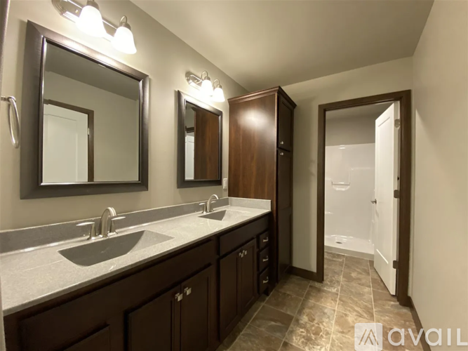 908 Creekside Drive 3 Beds Single Family Home for Rent - Photo gallery 4