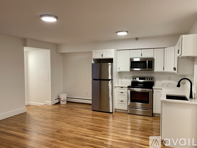 141 Beacon St Studio Apartment for Rent - Photo gallery 3