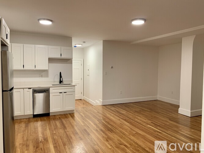 141 Beacon St Studio Apartment for Rent - Photo gallery 4