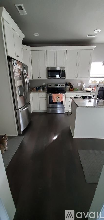 63 Sycamore Avenue 4 Beds Single Family Home for Rent - Photo gallery 3