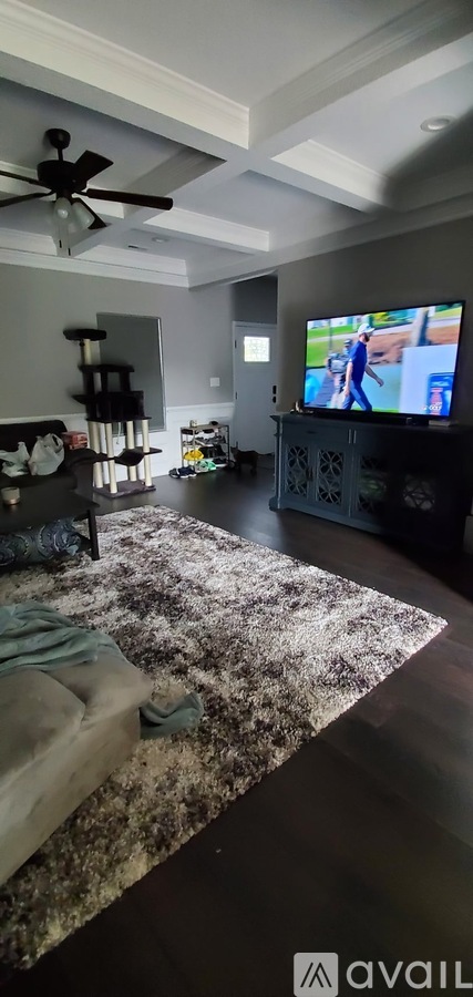 63 Sycamore Avenue 4 Beds Single Family Home for Rent - Photo gallery 4