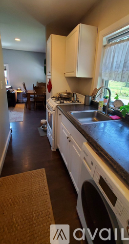 42 Eringlen Way 1 Apartment for Rent - Photo gallery 3