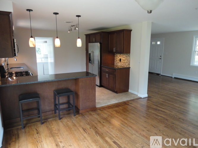 30 Cedarwood Road 3 Beds Single Family Home for Rent - Photo gallery 4