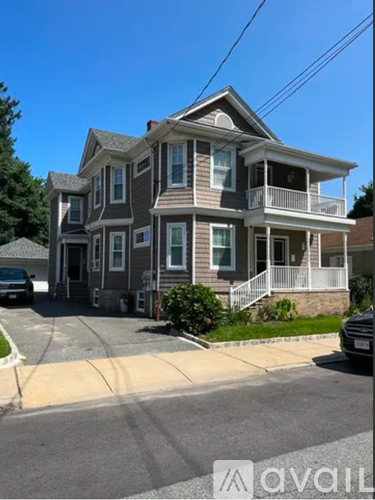 630 Weetamoe Street 3 Beds Apartment for Rent - Photo gallery 1