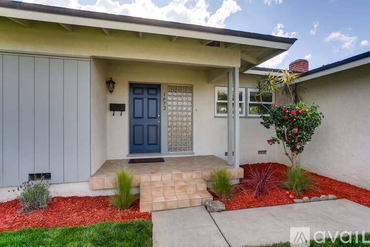 1972 Vuelta Grande Avenue, 1 Apartment for Rent - Photo gallery 2