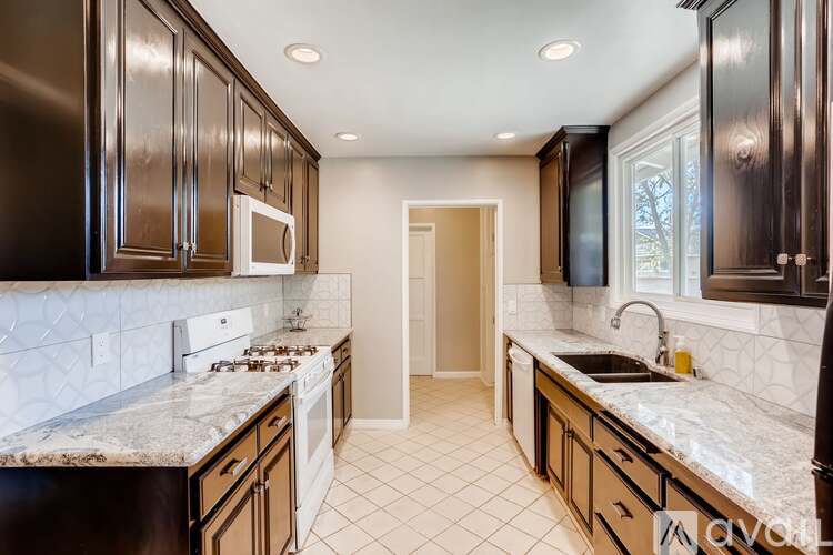 1972 Vuelta Grande Avenue, 1 Apartment for Rent - Photo gallery 4