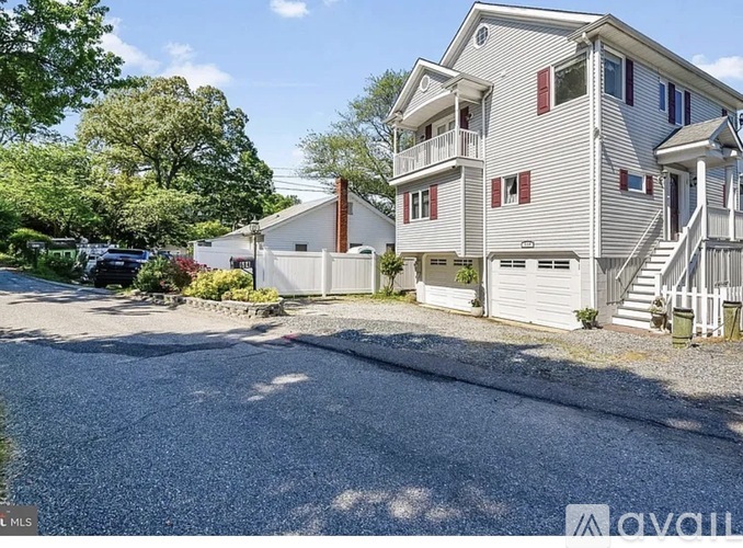 684 North Riverside Drive 2 Beds Single Family Home for Rent - Photo gallery 4