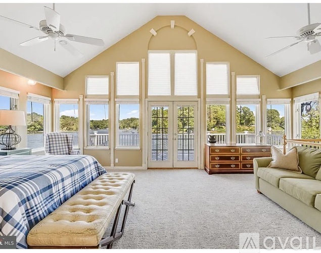 684 North Riverside Drive 2 Beds Single Family Home for Rent - Photo gallery 5