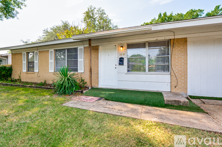 1818 Highland Dr 5 Beds Single Family Home for Rent - Photo gallery 3