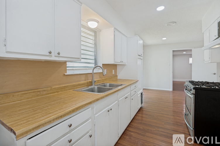 1818 Highland Dr 5 Beds Single Family Home for Rent - Photo gallery 4